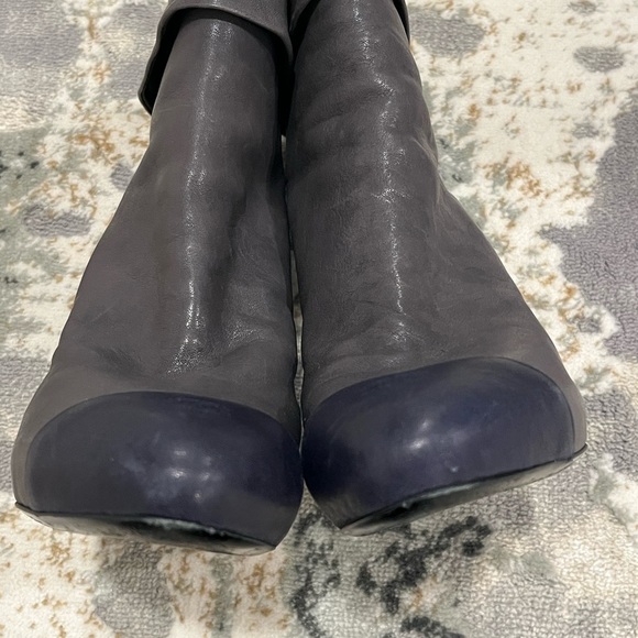 CHANEL 39 C GREY LEATHER BLUE CAP TOE BOOTIE HIDDEN PLATFORM ANKLE BOOTS - Picture 7 of 12